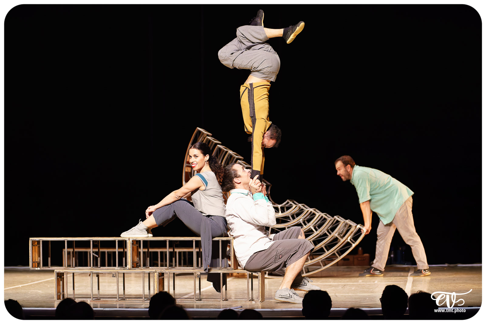 ESENCIAL (VAIVEN CIRCO)